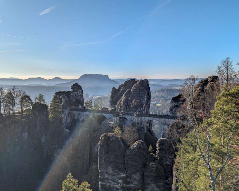 Die Basteibrücke gehört zu den bekanntesten Orten der Sächsischen Schweiz.