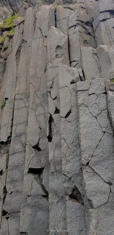 Schwarzer Sandstrand im Süden Islands
