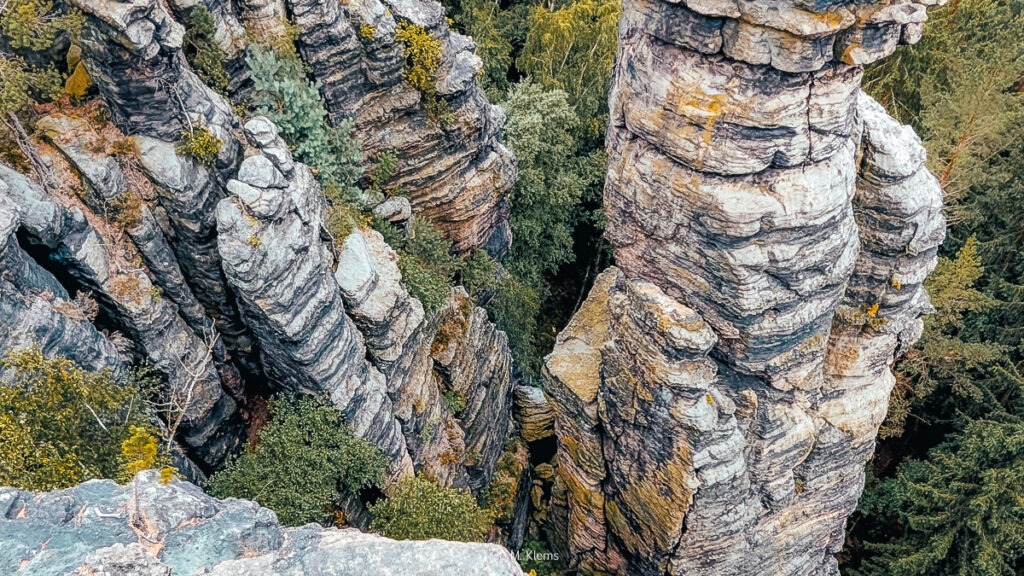 Felsformation im Sandstein Herkulessäulen. Sandsteinwandern