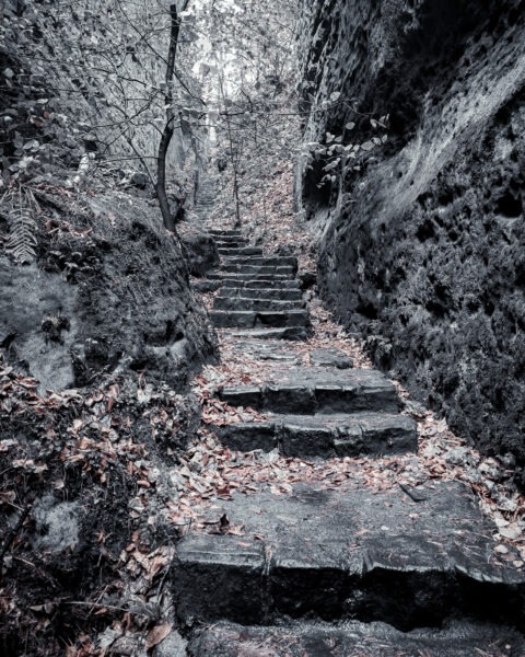 Kuhstall Felsentor in der Sächsischen Schweiz beim Wandern