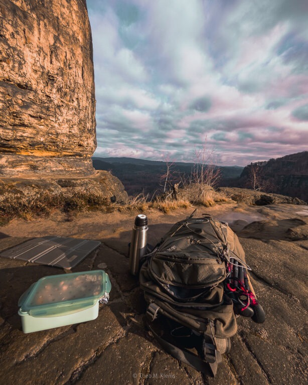 Pause auf dem Frienstein mit Blick über das Elbsandsteingebirge