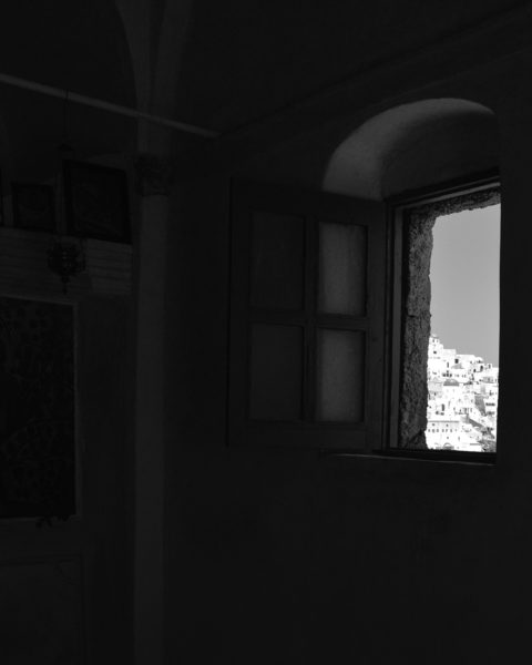 Santorini im Fenster